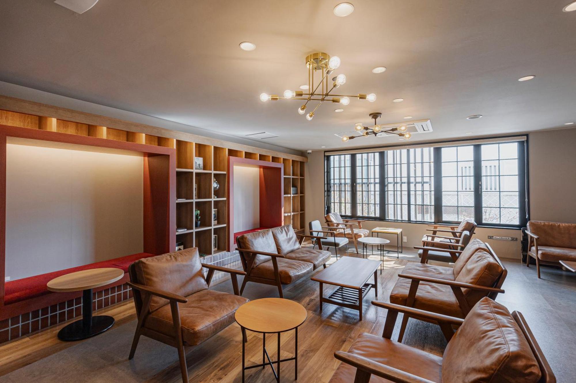 Gems Yufuin Hotel And Spa Cafe Bar Buitenkant foto