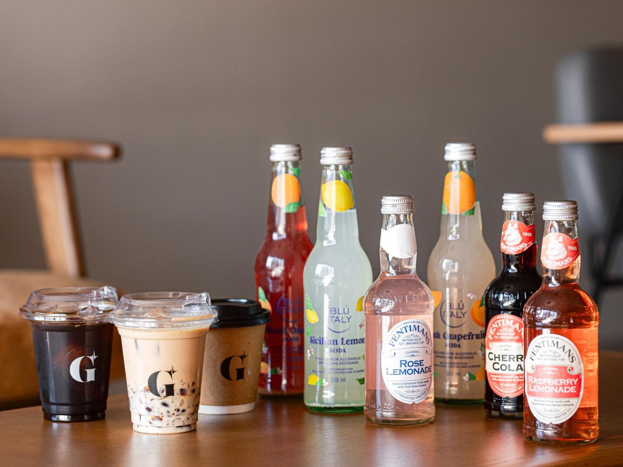 Gems Yufuin Hotel And Spa Cafe Bar Buitenkant foto